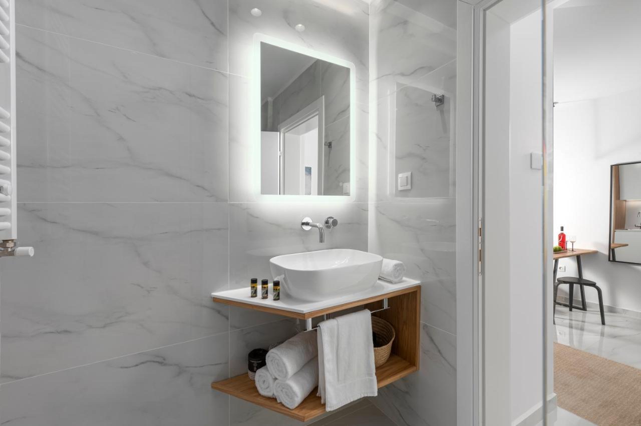 Ιωκα Suites / The Urbitality Project Thessaloniki Buitenkant foto