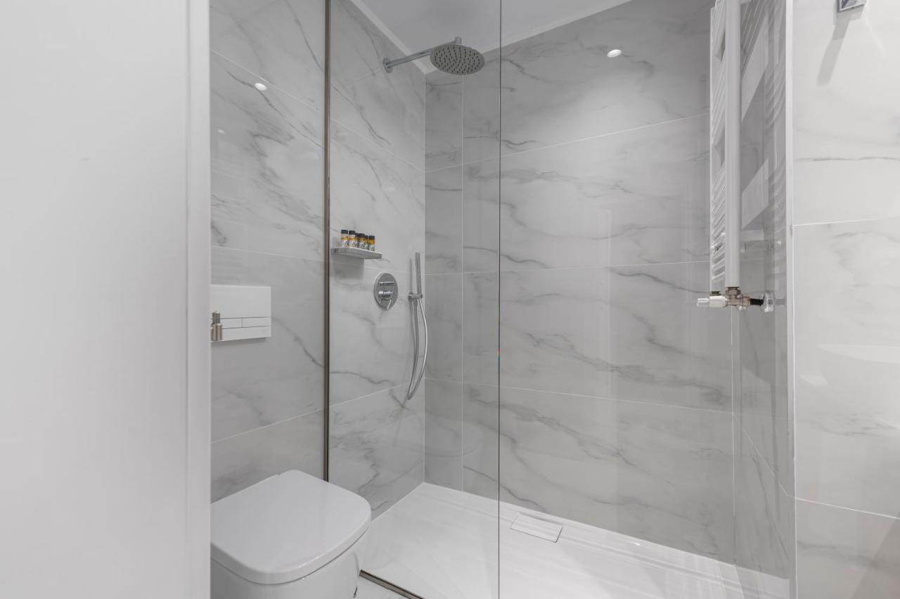 Ιωκα Suites / The Urbitality Project Thessaloniki Buitenkant foto