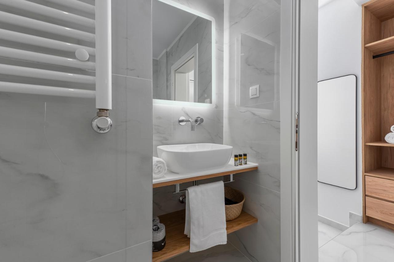Ιωκα Suites / The Urbitality Project Thessaloniki Buitenkant foto